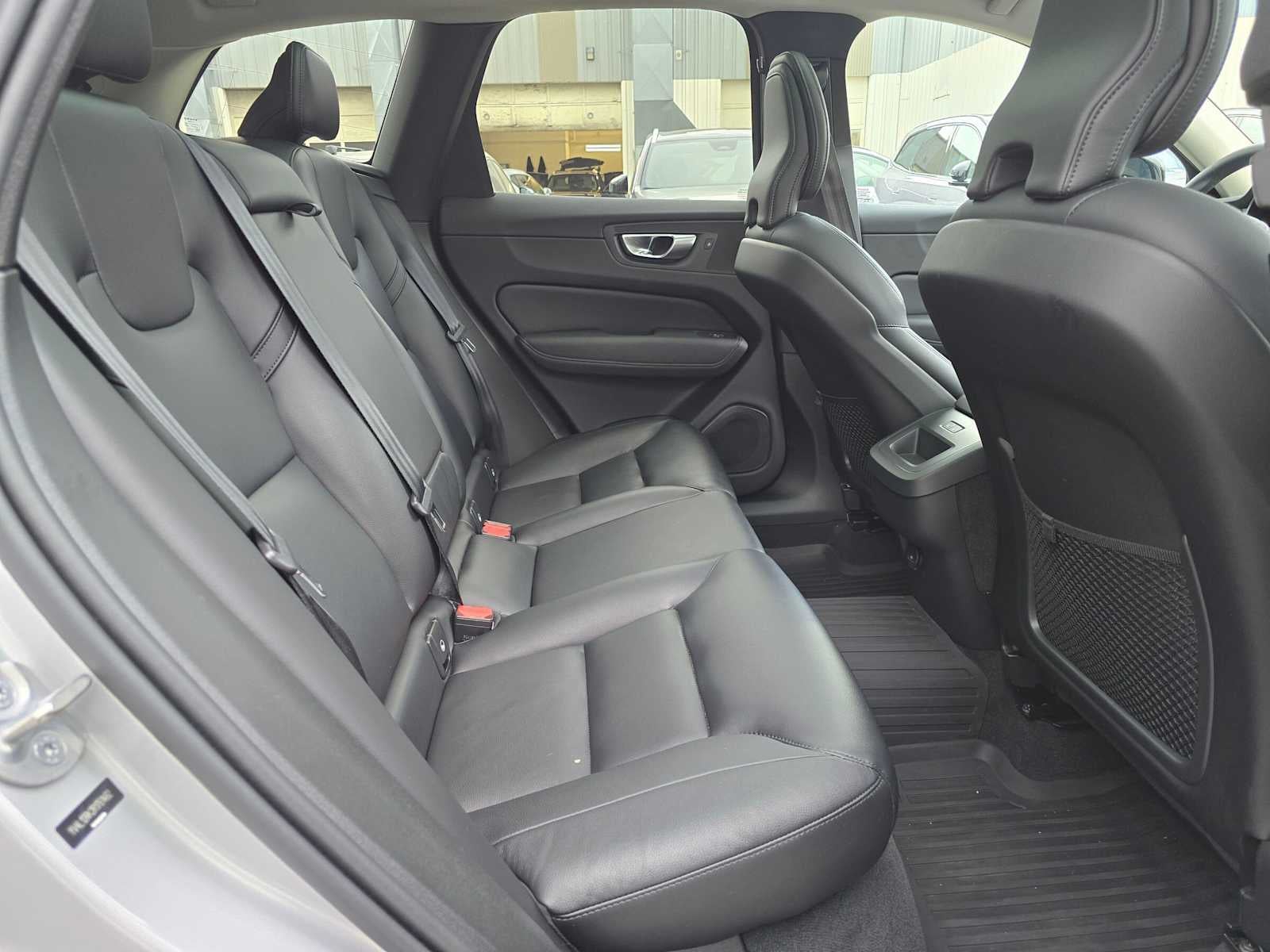 2024 Volvo XC60 Core Dark Theme
