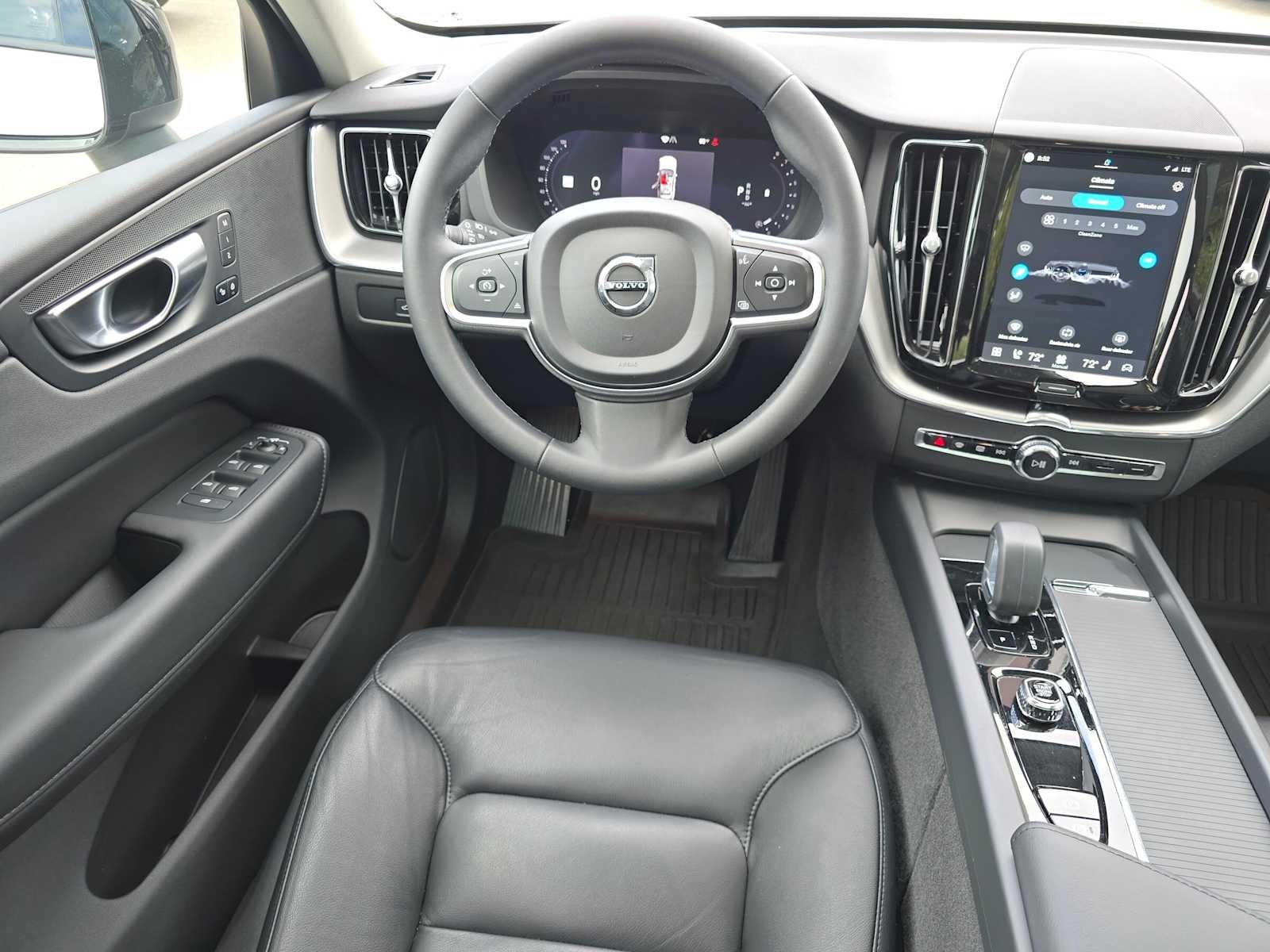 2024 Volvo XC60 Core Dark Theme