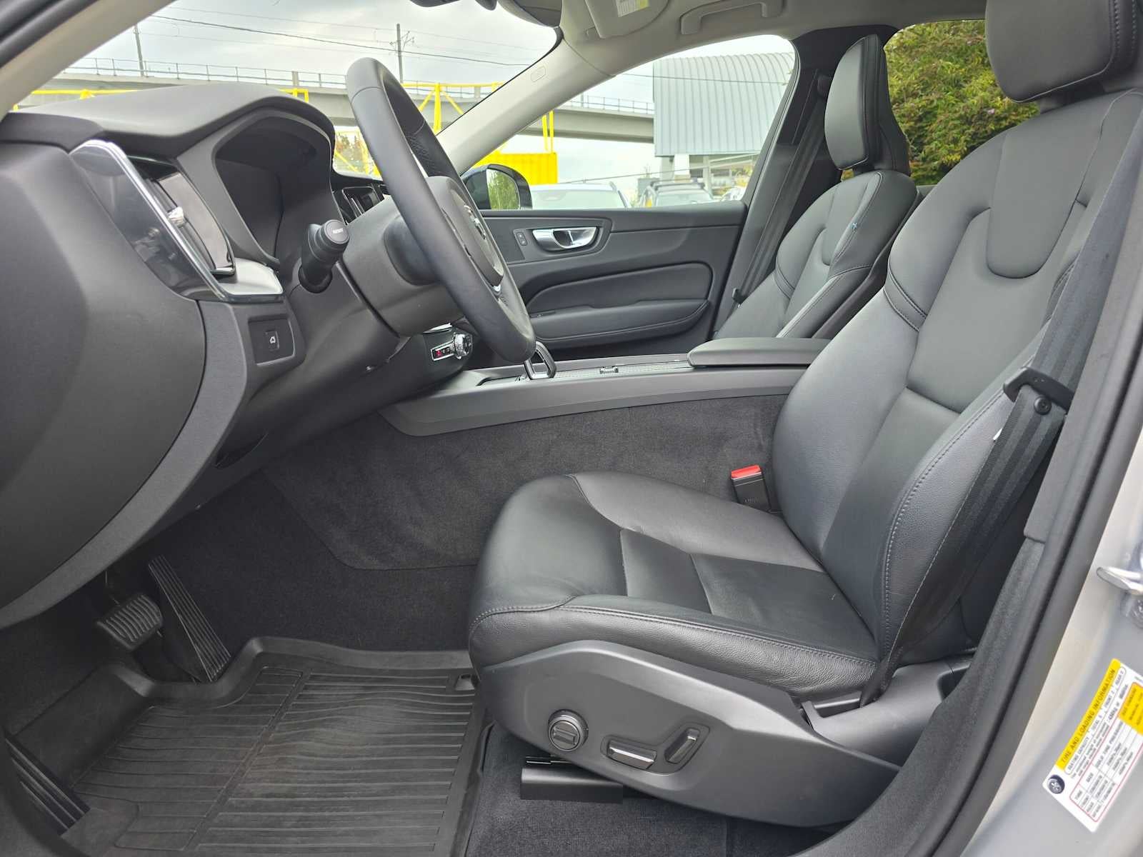 2024 Volvo XC60 Core Dark Theme