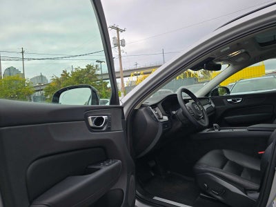 2024 Volvo XC60 Core Dark Theme