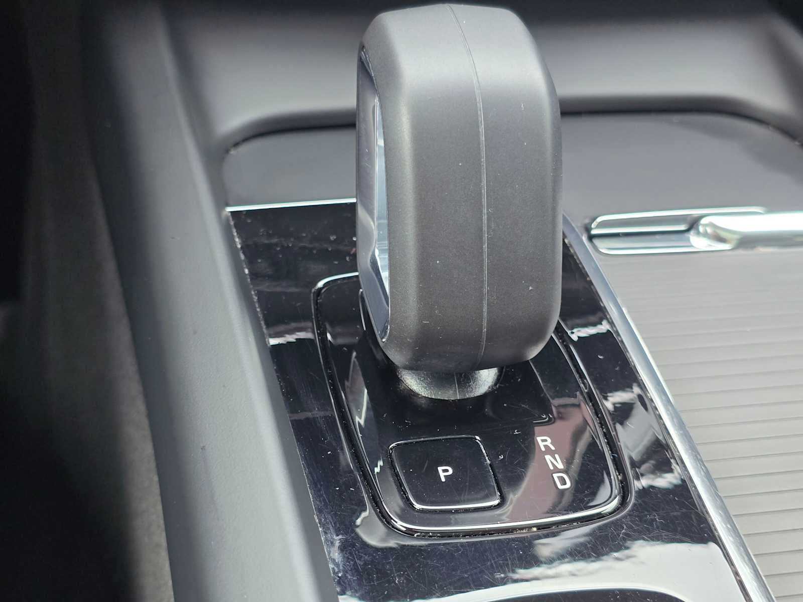 2024 Volvo XC60 Core Dark Theme