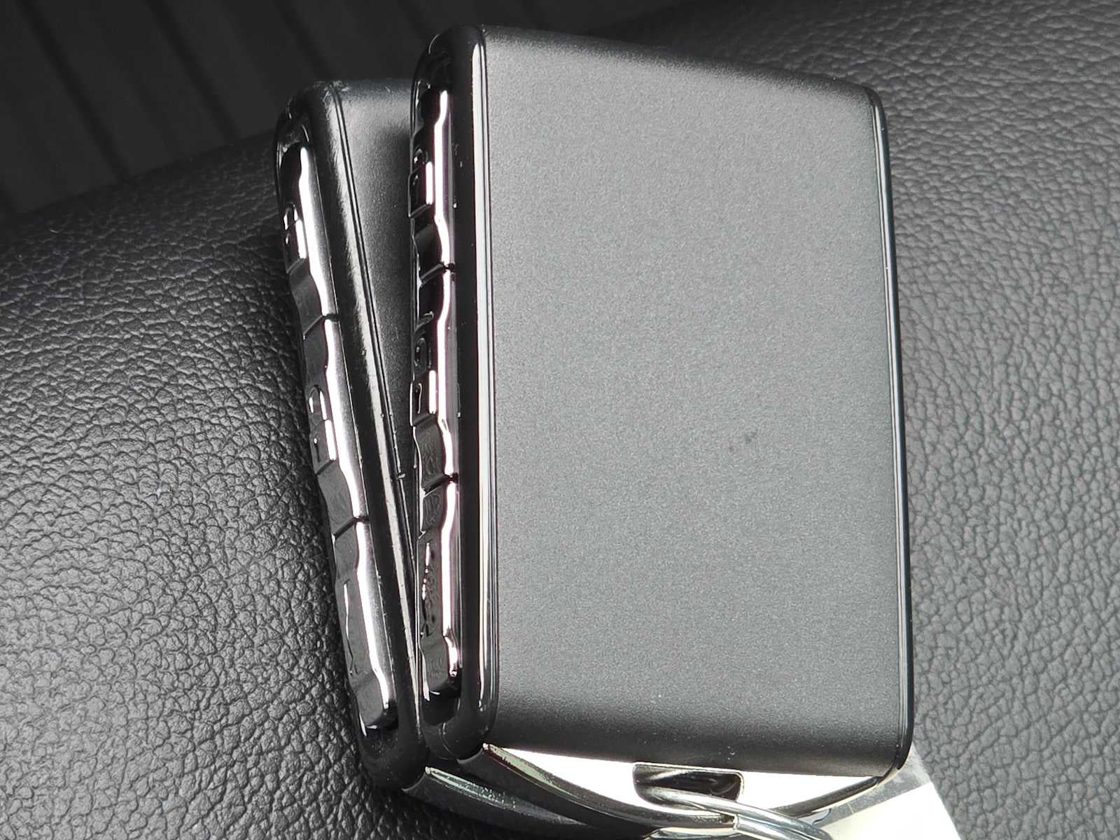 2024 Volvo XC60 Core Dark Theme