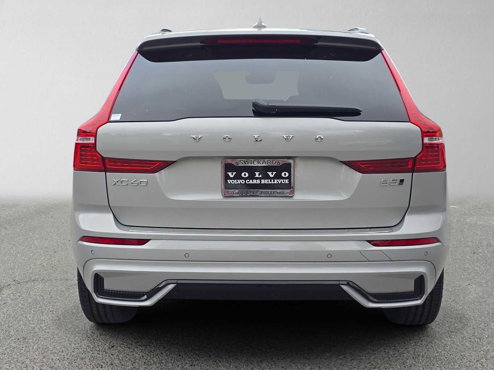 2024 Volvo XC60 Core Dark Theme
