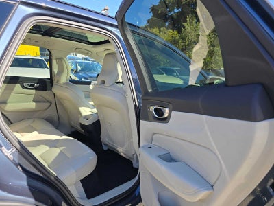 2024 Volvo XC60 Core Dark Theme