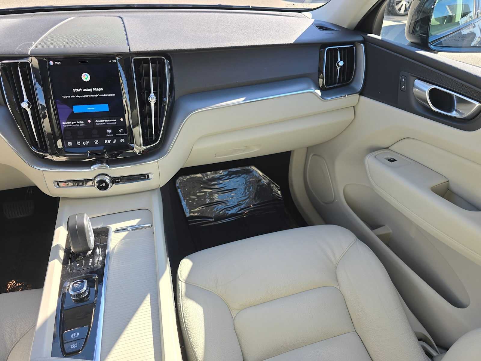 2024 Volvo XC60 Core Dark Theme