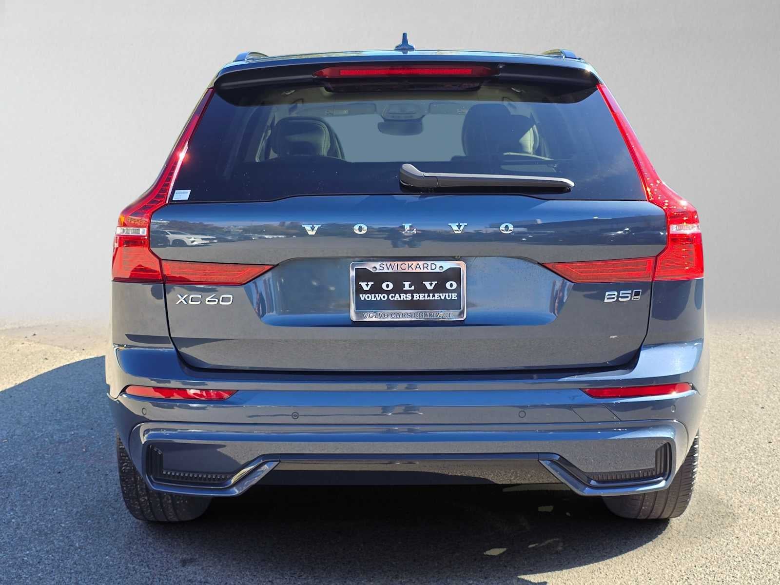 2024 Volvo XC60 Core Dark Theme