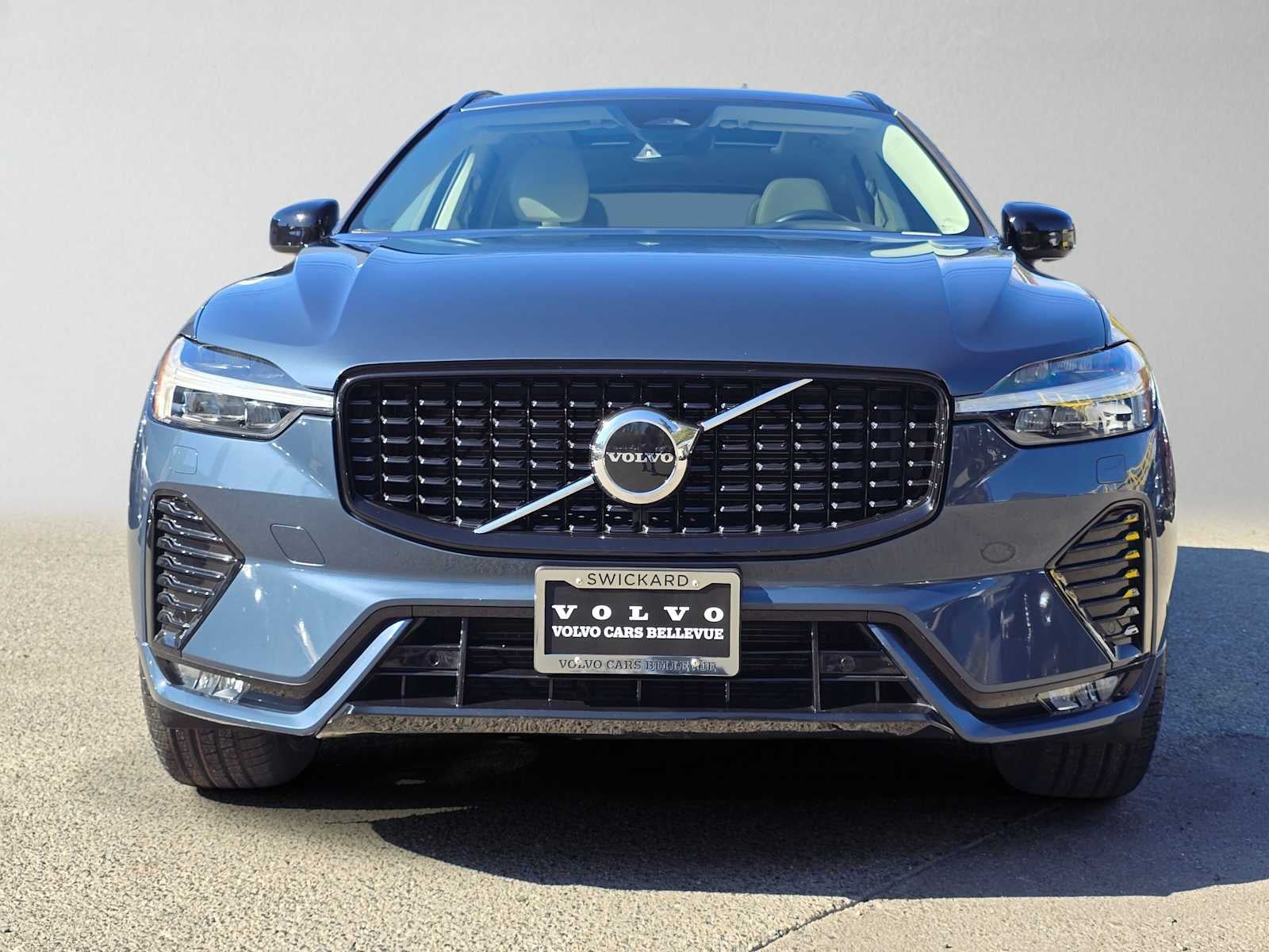 2024 Volvo XC60 Core Dark Theme