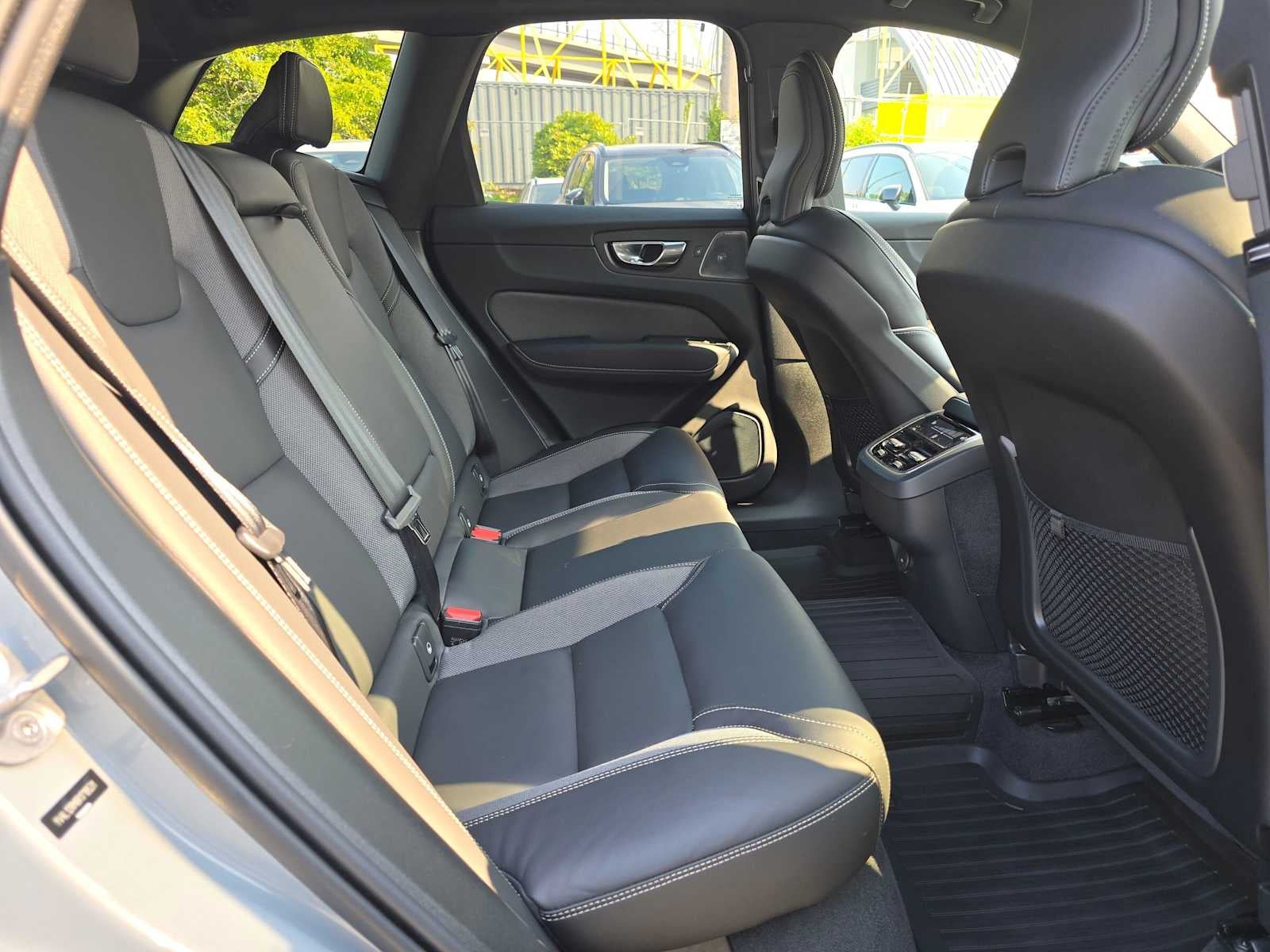 2024 Volvo XC60 Ultimate Dark Theme