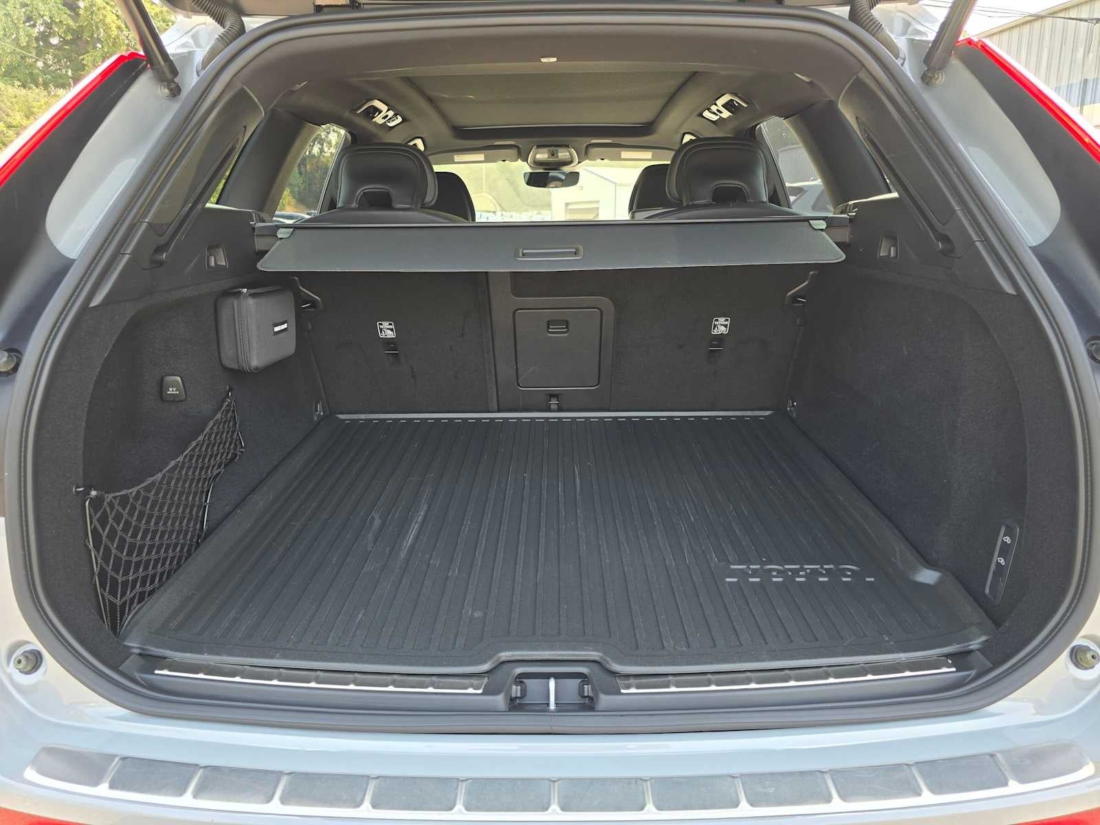 2024 Volvo XC60 Ultimate Dark Theme