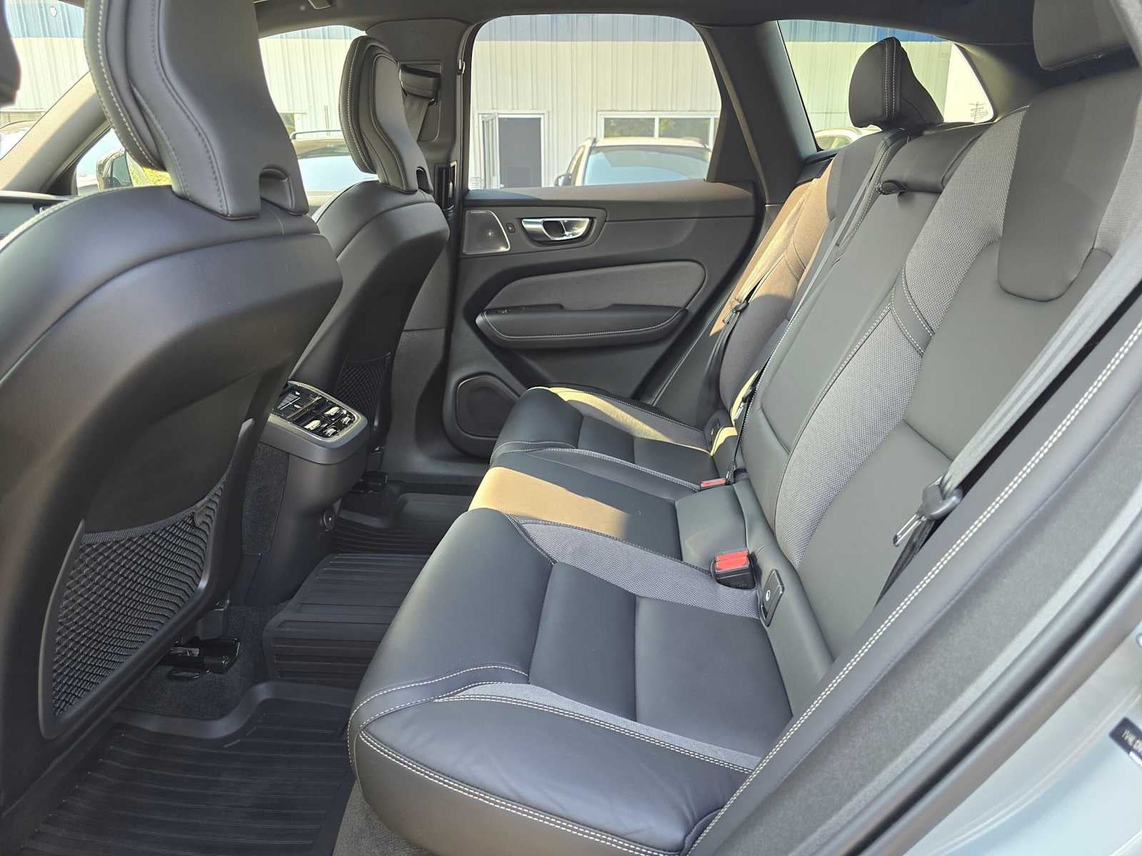 2024 Volvo XC60 Ultimate Dark Theme