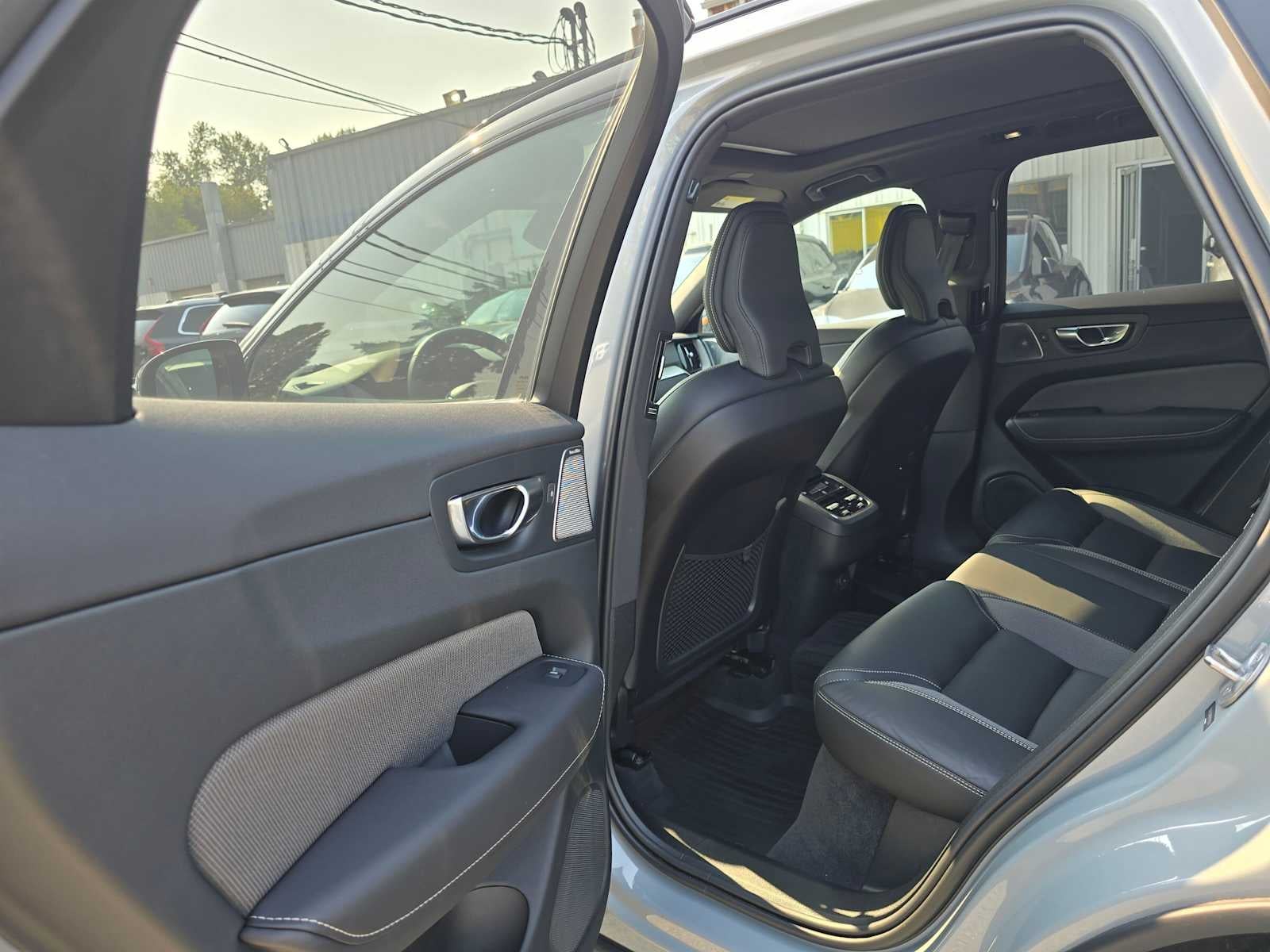 2024 Volvo XC60 Ultimate Dark Theme