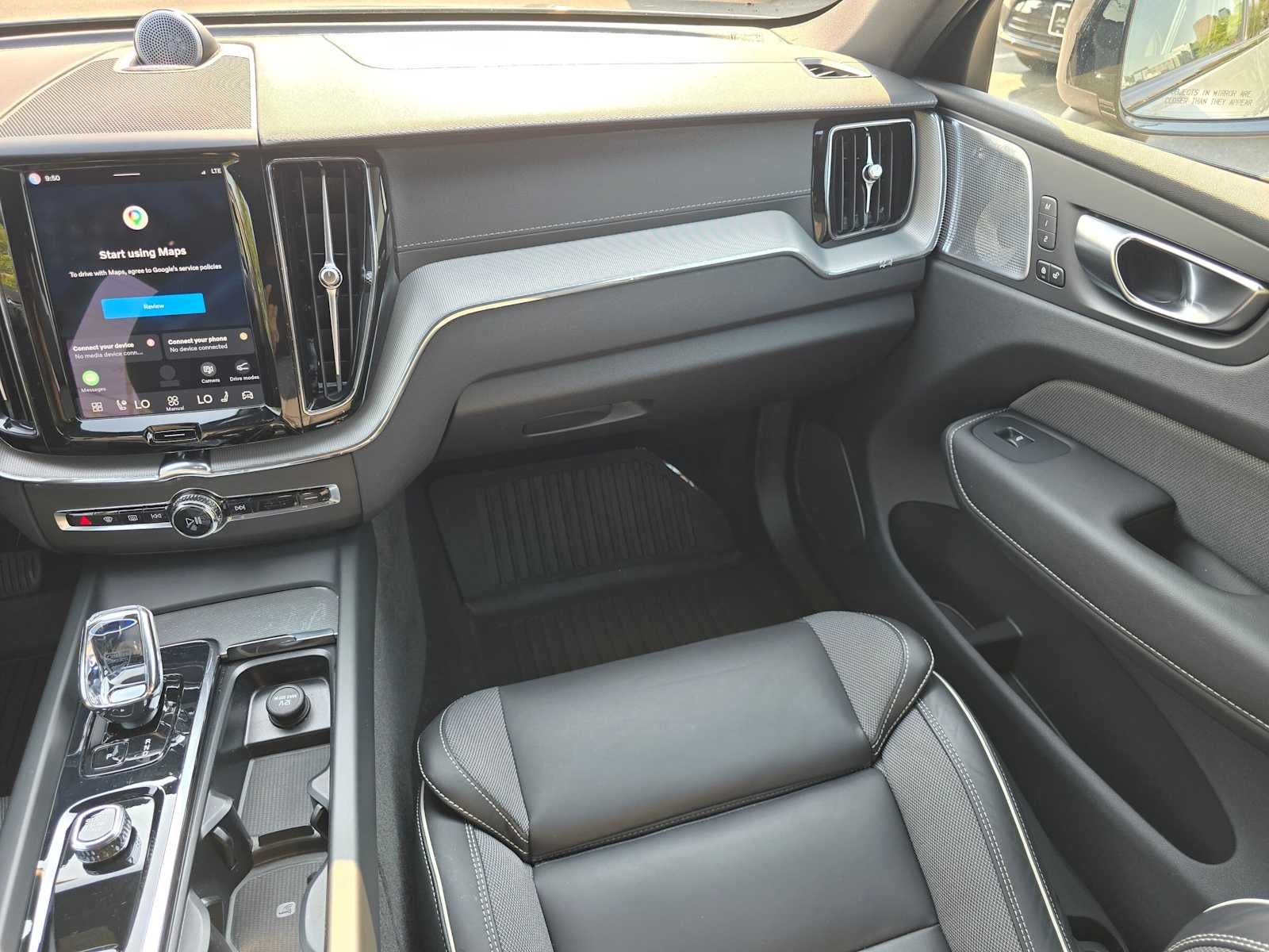 2024 Volvo XC60 Ultimate Dark Theme