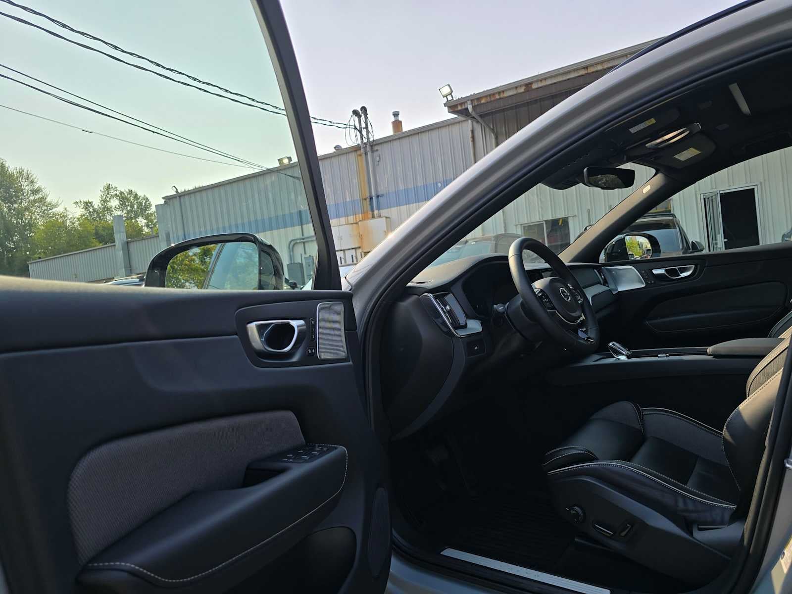 2024 Volvo XC60 Ultimate Dark Theme