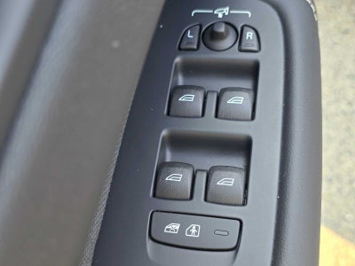 2024 Volvo XC60 Ultimate Dark Theme