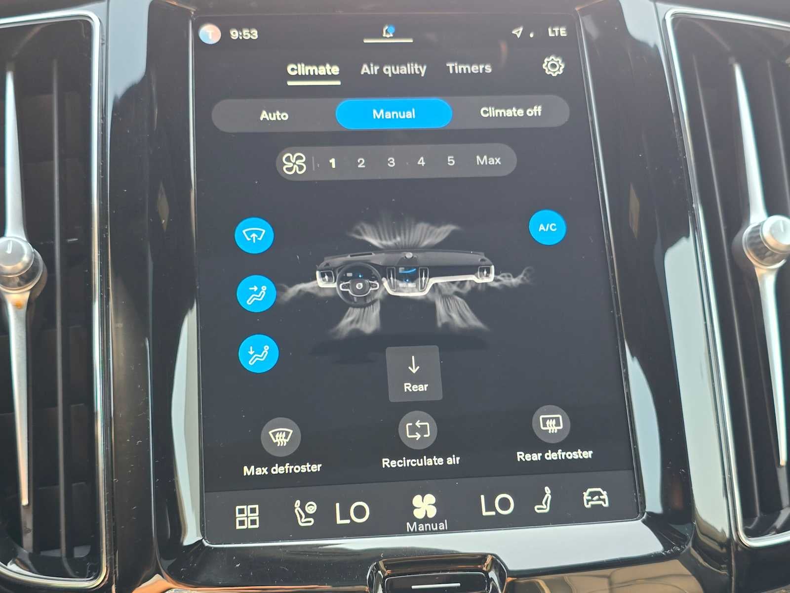 2024 Volvo XC60 Ultimate Dark Theme