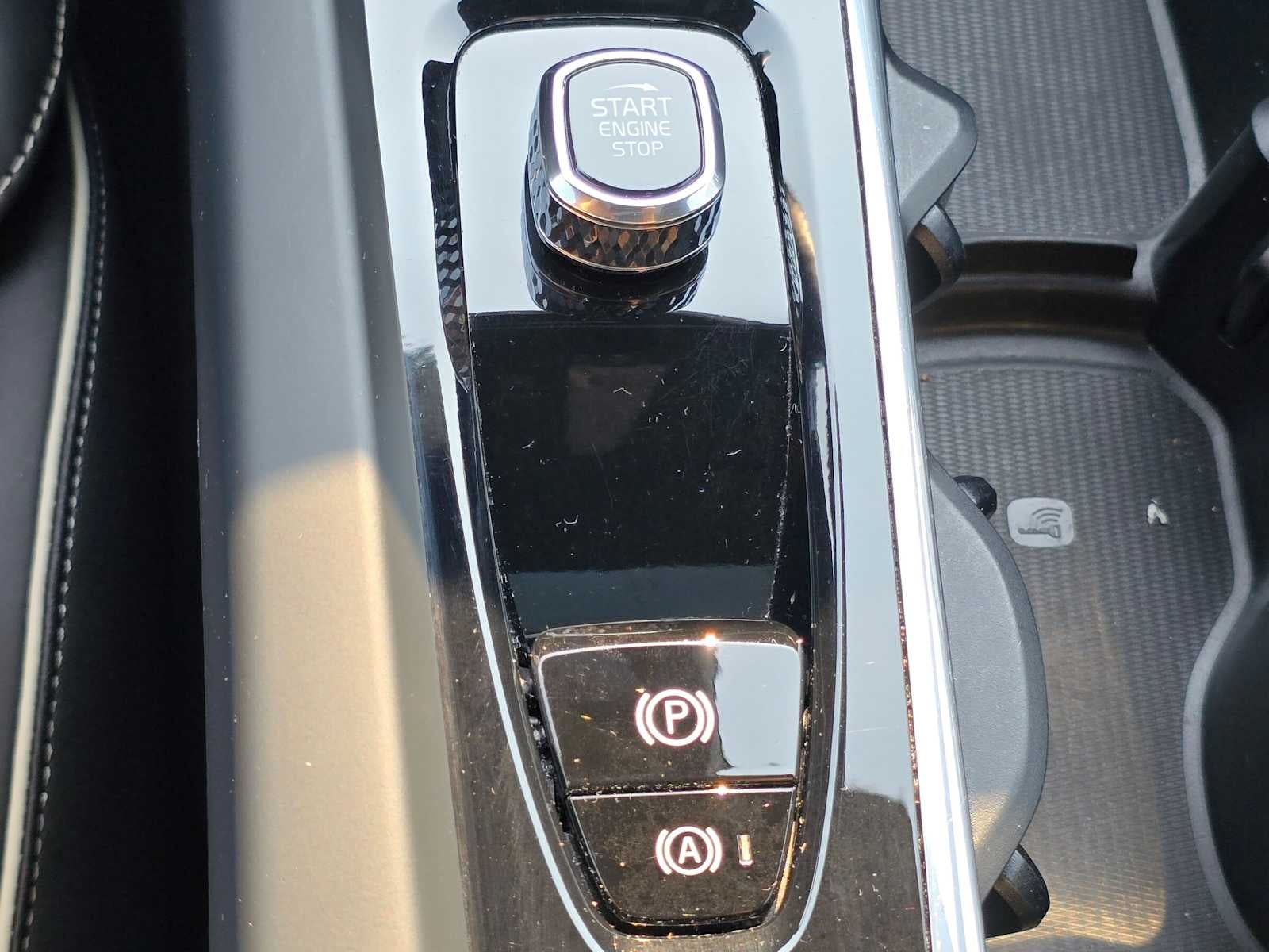 2024 Volvo XC60 Ultimate Dark Theme
