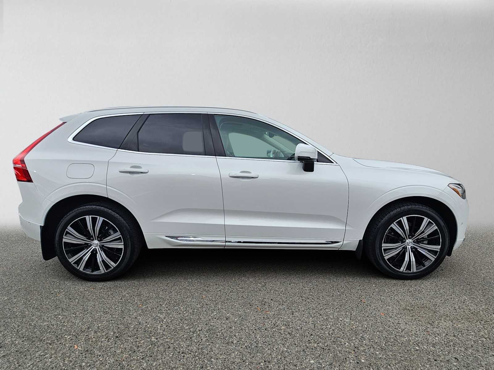 2023 Volvo XC60 Plus Bright Theme