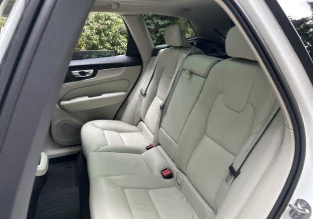 2023 Volvo XC60 Plus Bright Theme