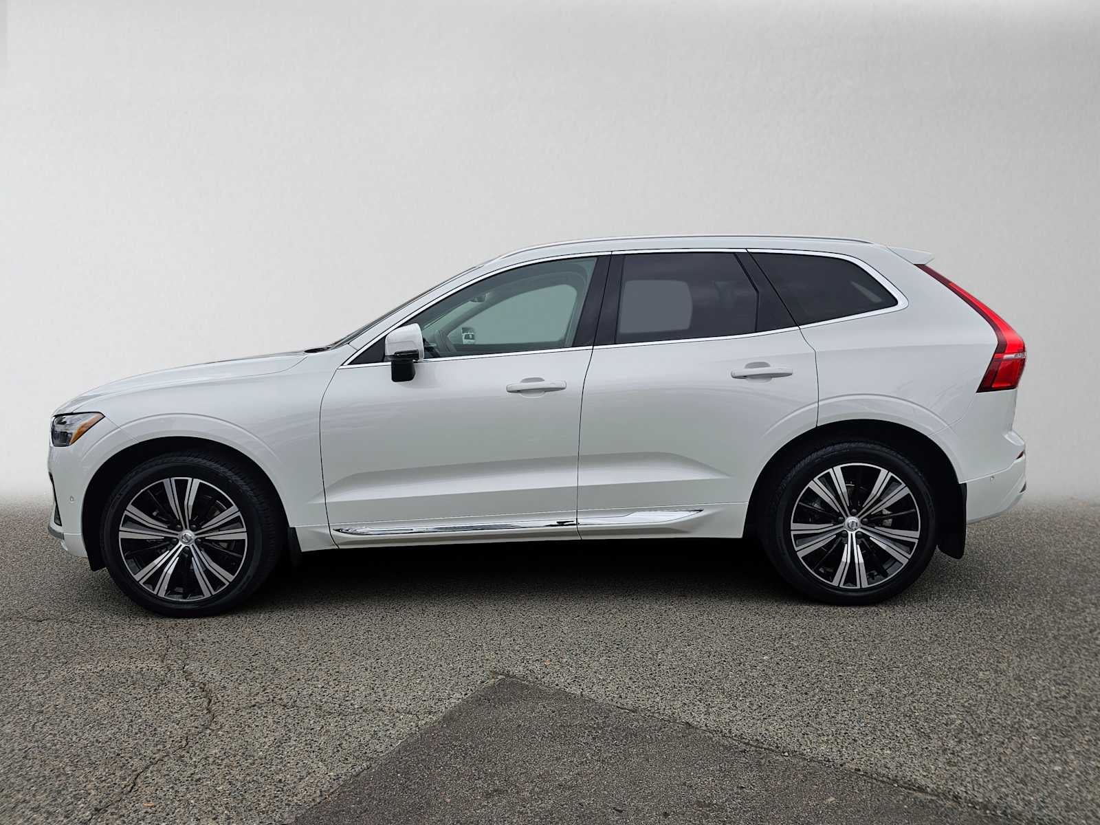 2023 Volvo XC60 Plus Bright Theme