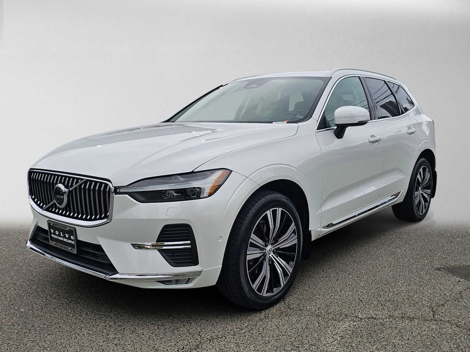 2023 Volvo XC60 Plus Bright Theme