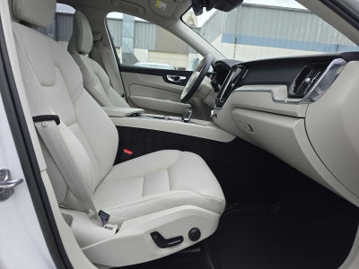 2023 Volvo XC60 Plus Bright Theme