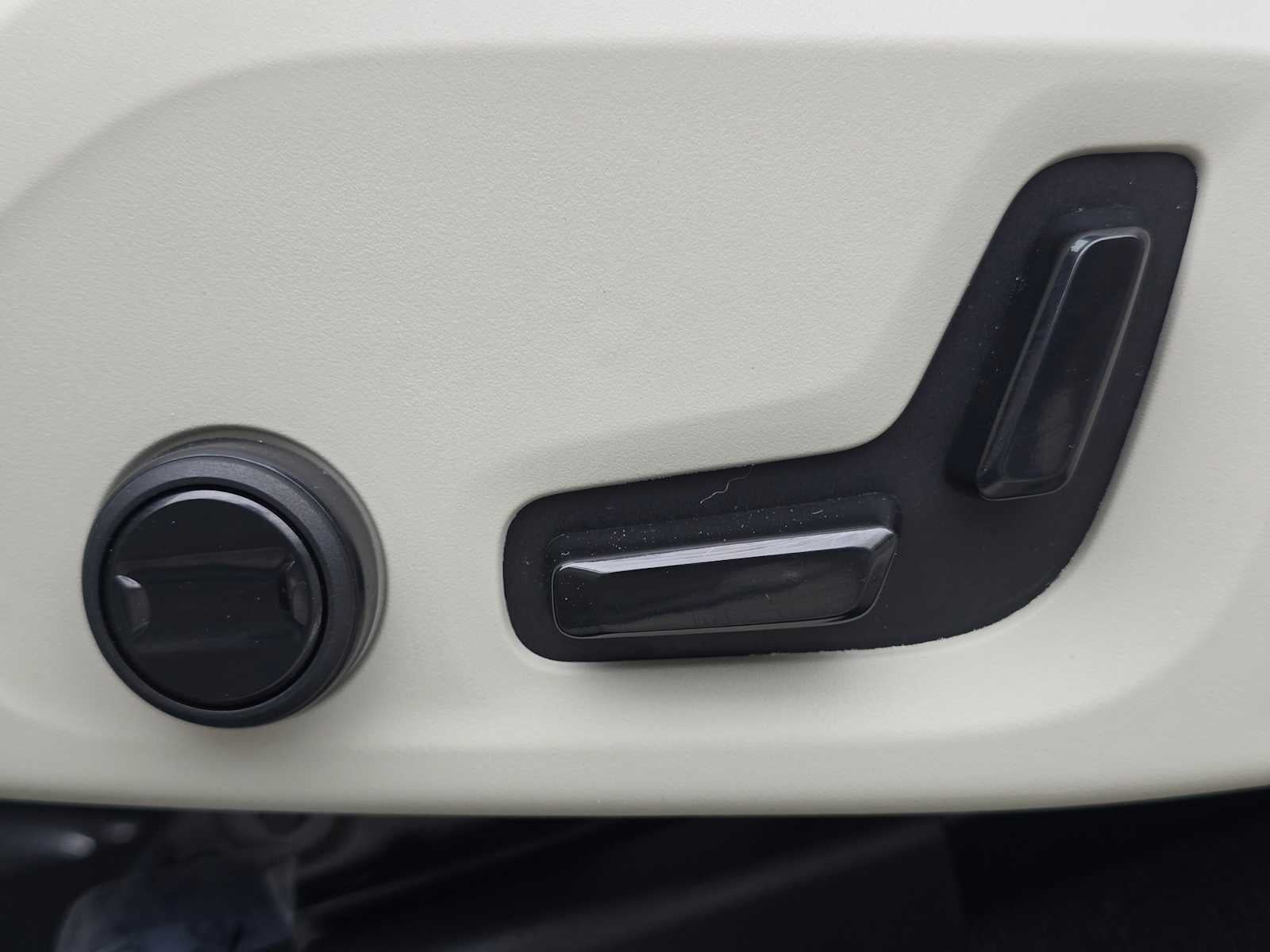 2023 Volvo XC60 Plus Bright Theme