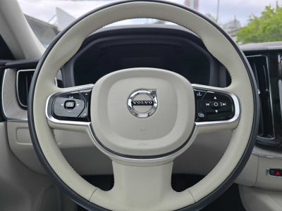 2023 Volvo XC60 Plus Bright Theme