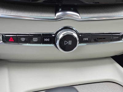 2023 Volvo XC60 Plus Bright Theme