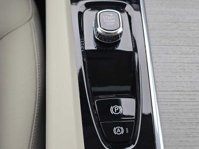 2023 Volvo XC60 Plus Bright Theme