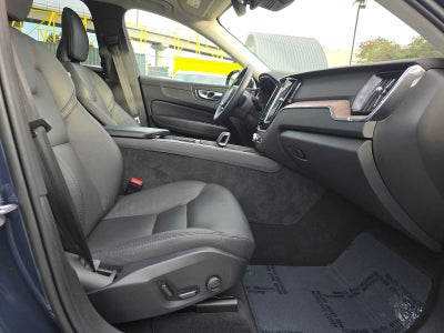 2023 Volvo XC60 Plus Dark Theme