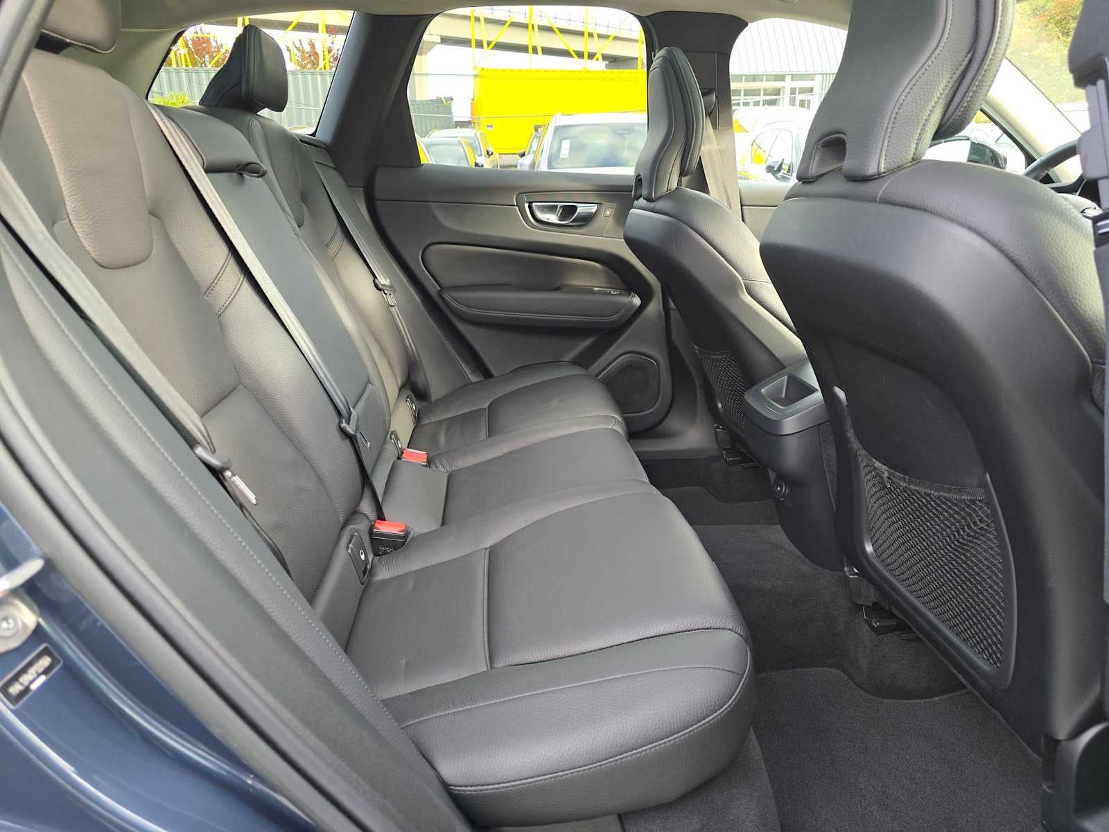 2023 Volvo XC60 Plus Dark Theme