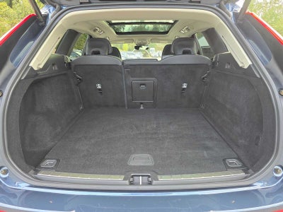 2023 Volvo XC60 Plus Dark Theme