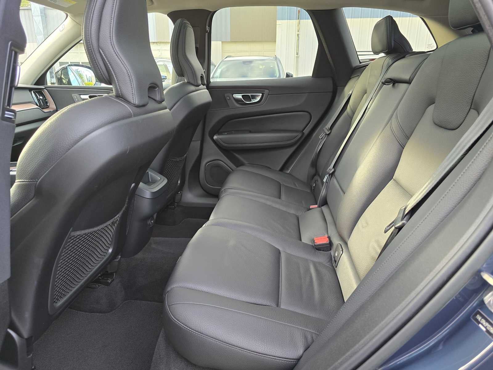 2023 Volvo XC60 Plus Dark Theme