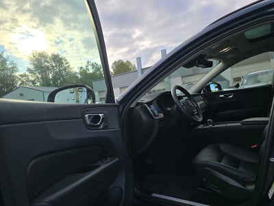 2023 Volvo XC60 Plus Dark Theme