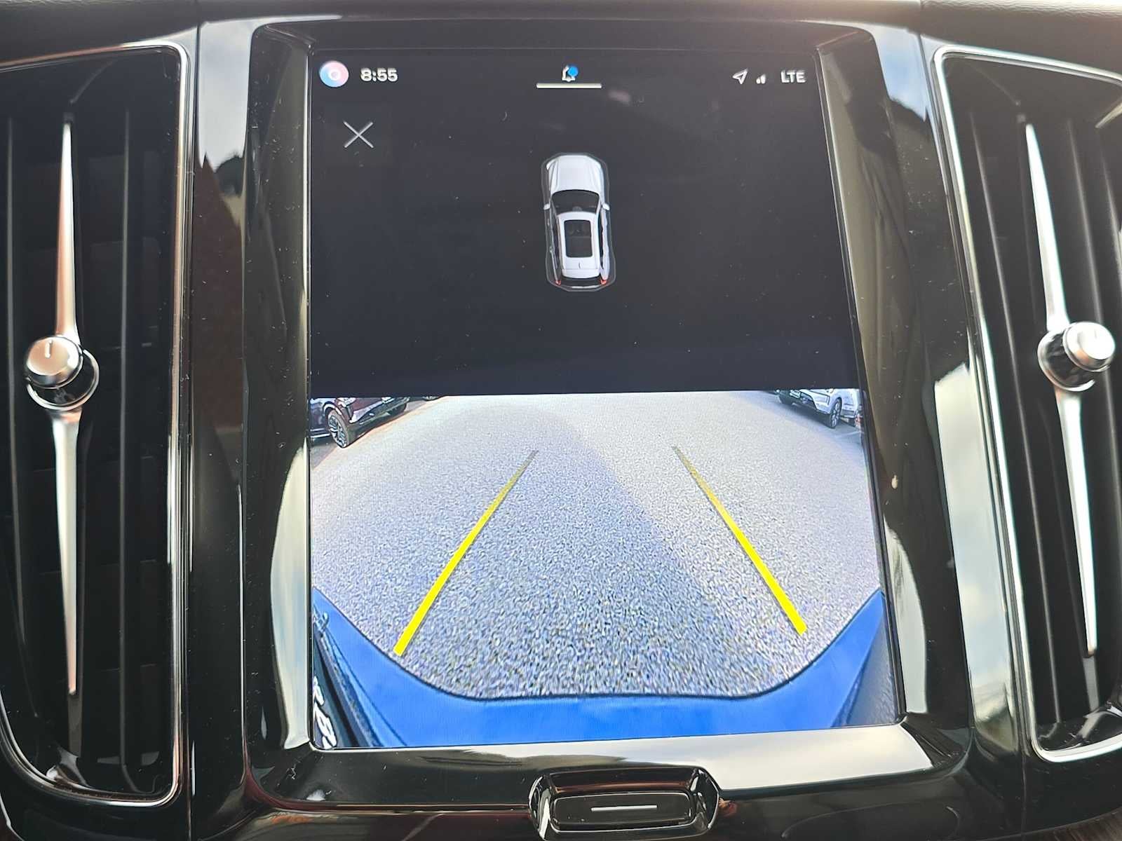 2023 Volvo XC60 Plus Dark Theme