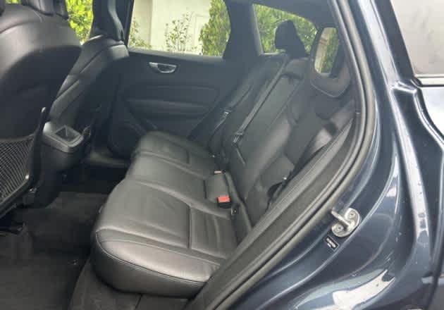 2023 Volvo XC60 Plus Dark Theme