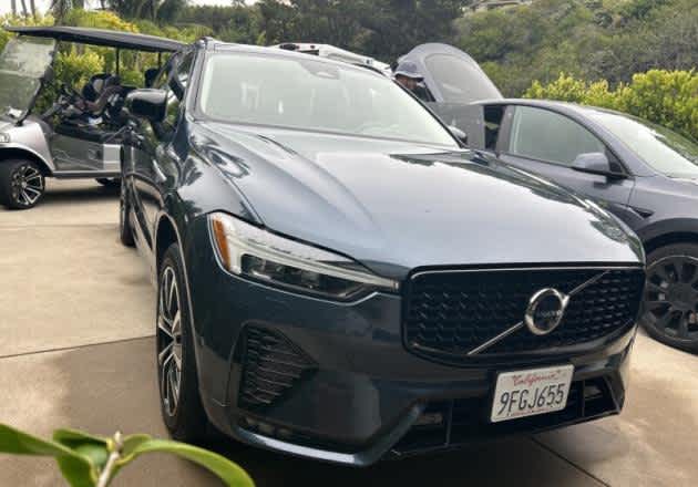 2023 Volvo XC60 Plus Dark Theme