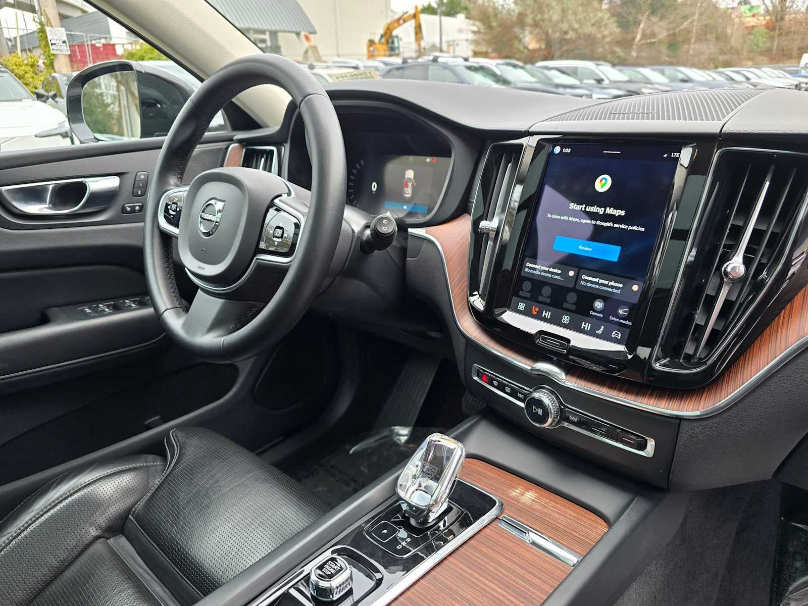 2023 Volvo XC60 Ultimate Dark Theme