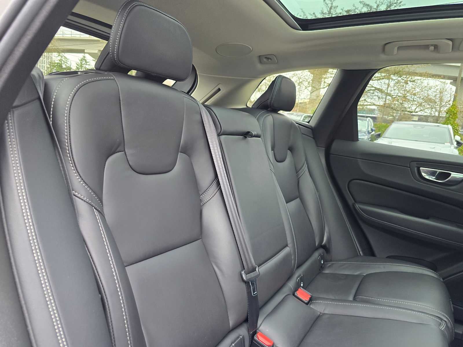 2023 Volvo XC60 Ultimate Dark Theme