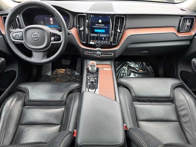 2023 Volvo XC60 Ultimate Dark Theme
