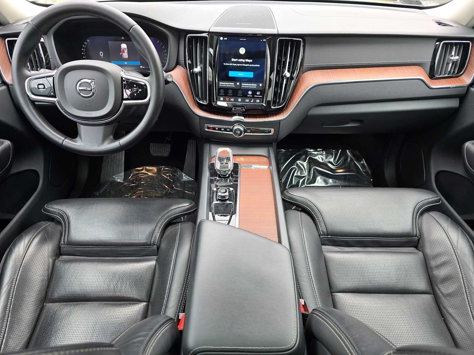 2023 Volvo XC60 Ultimate Dark Theme