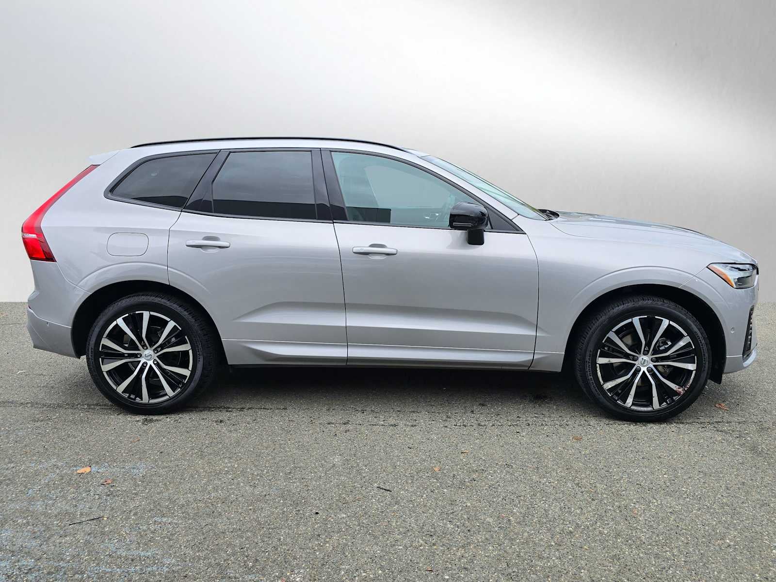 2023 Volvo XC60 Ultimate Dark Theme
