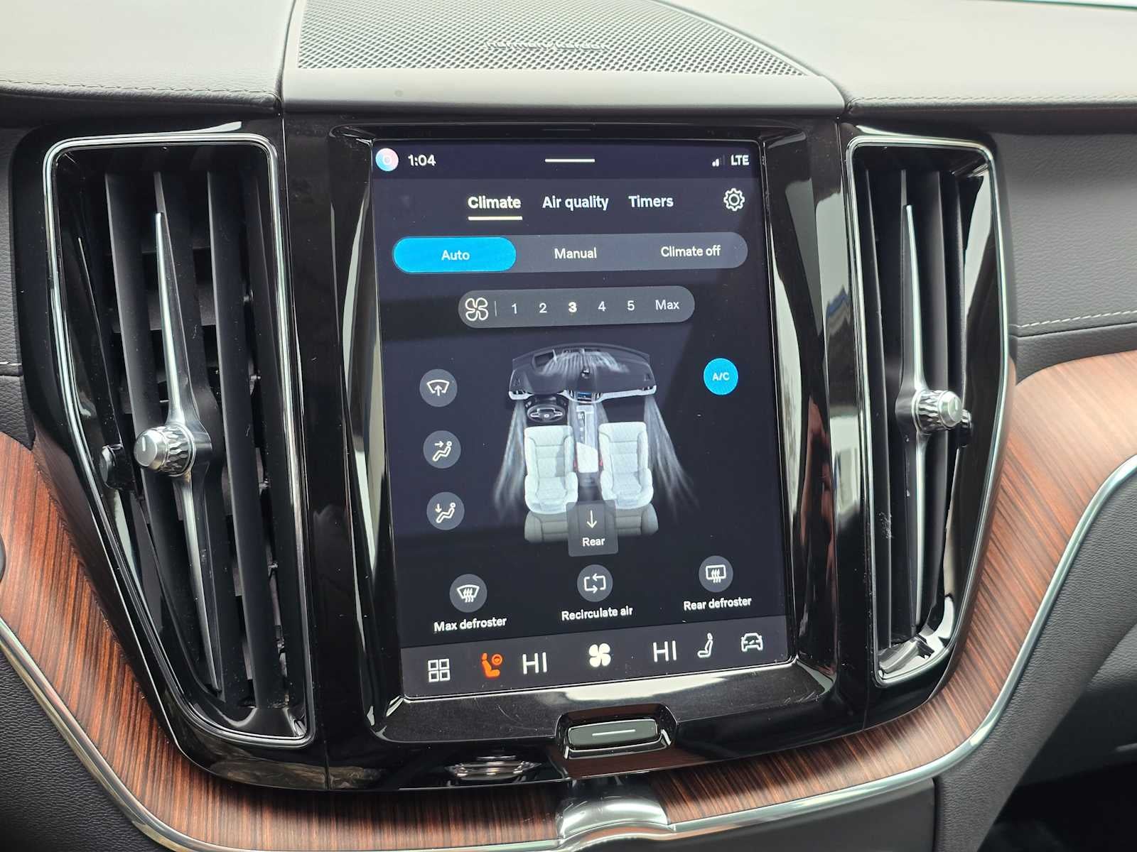 2023 Volvo XC60 Ultimate Dark Theme