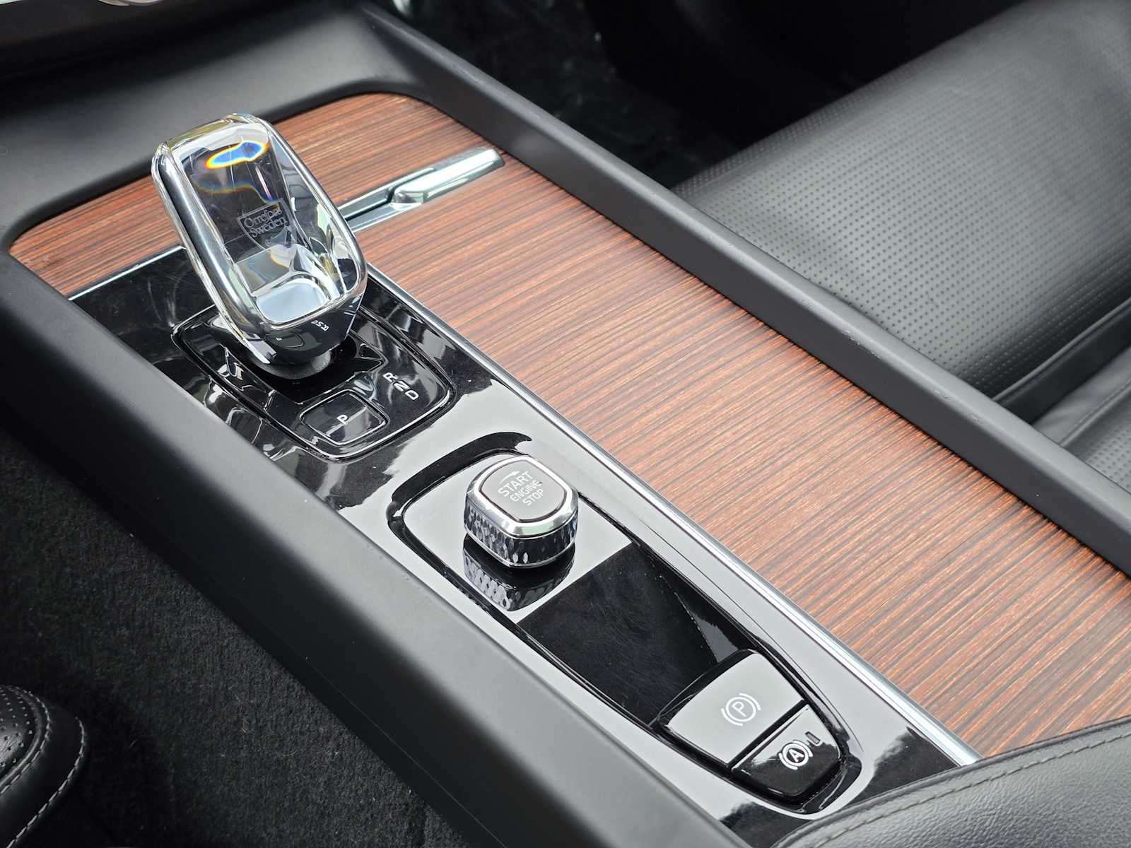 2023 Volvo XC60 Ultimate Dark Theme