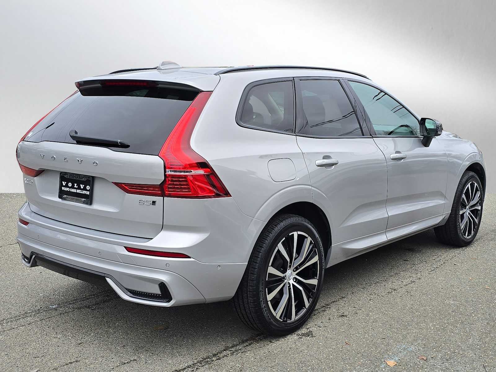 2023 Volvo XC60 Ultimate Dark Theme