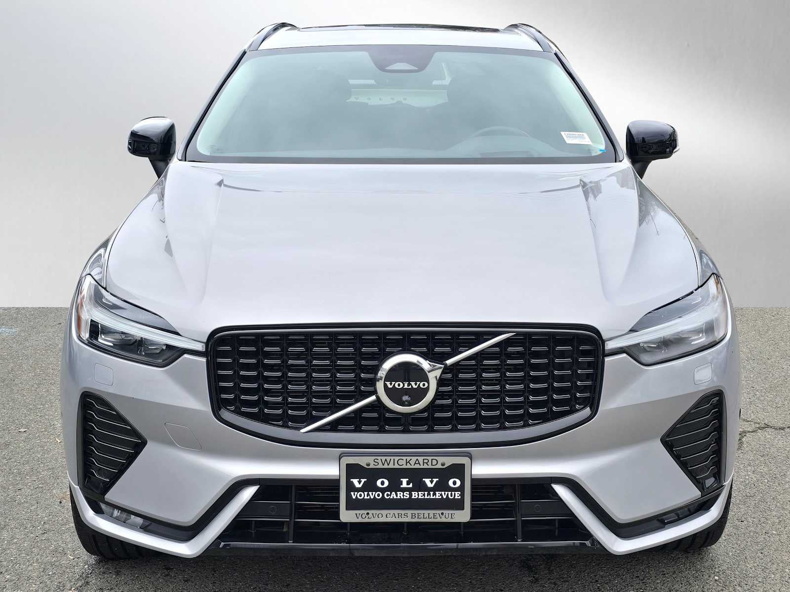 2023 Volvo XC60 Ultimate Dark Theme