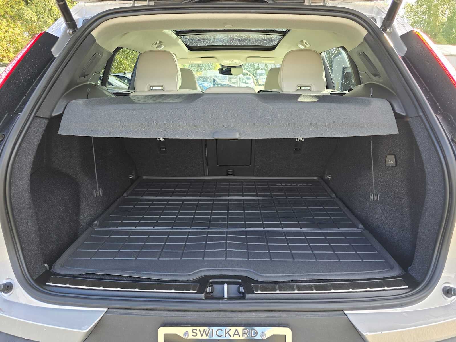 2023 Volvo XC40 Ultimate Bright Theme