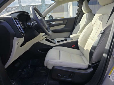 2023 Volvo XC40 Ultimate Bright Theme
