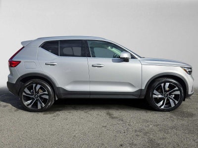 2023 Volvo XC40 Ultimate Bright Theme