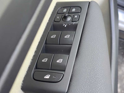 2023 Volvo XC40 Ultimate Bright Theme